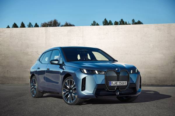 سيارة 2026 BMW iX